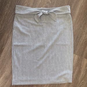 ⭐️Ann Taylor Navy Pinstripe Skirt - 8P